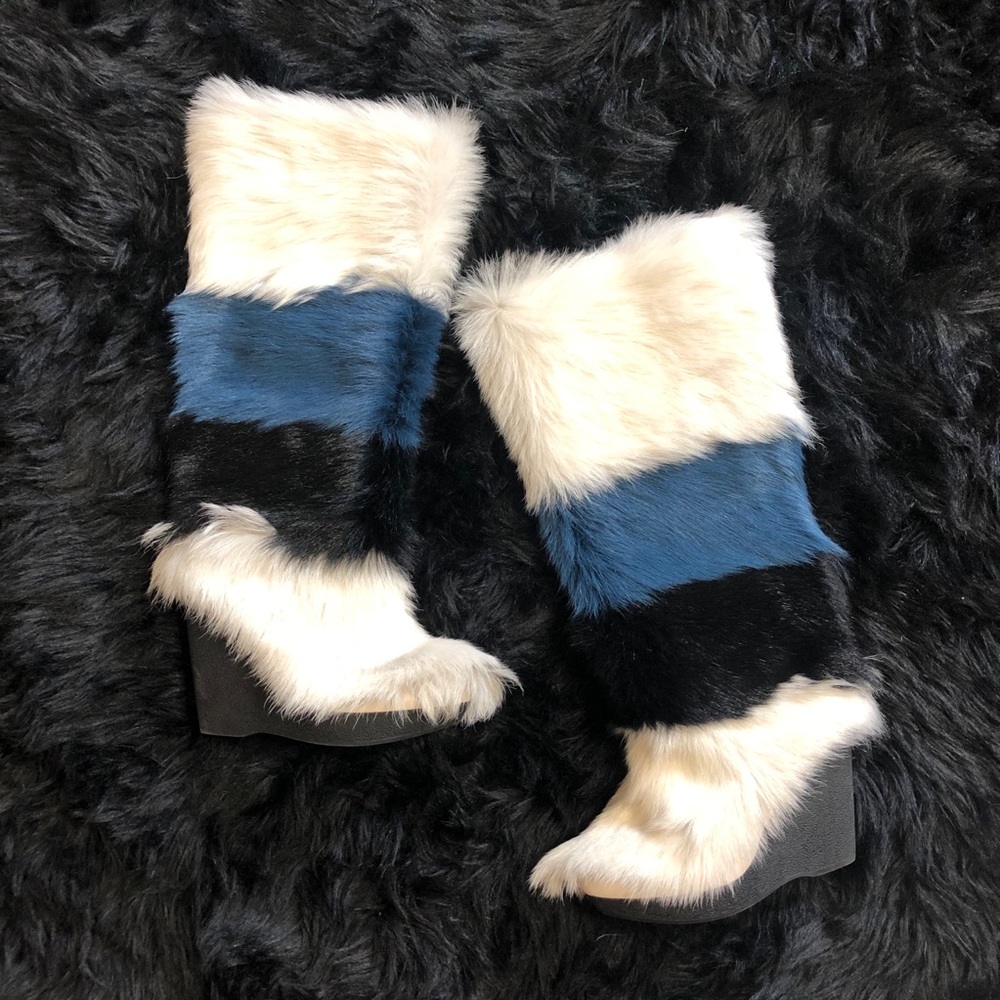 Anna Sui x Frye Collab Goat Fur Wedge Mukluk Boots - Picture 2 of 8